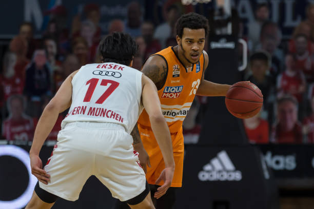 一个更加健 一个更加健